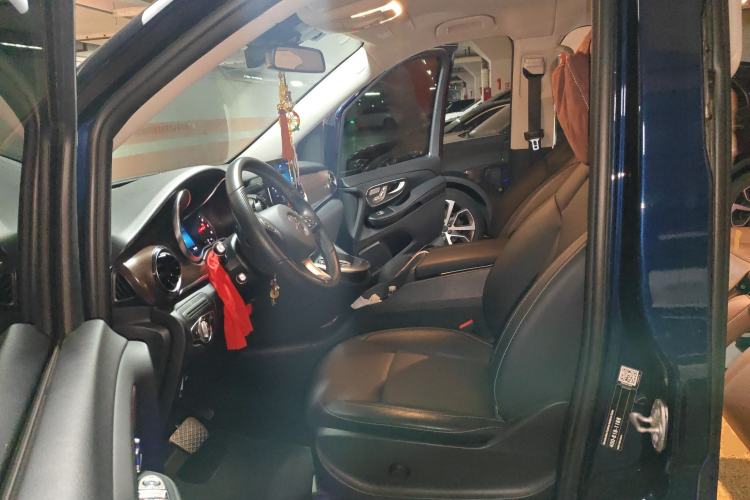 Used Mercedes-Benz V-Class 2021 V 260 Avantgarde Edition