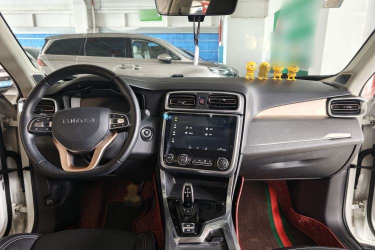 Used Lynk & Co 01 2017 2.0T Two-Wheel Drive Pro Edition Center Console