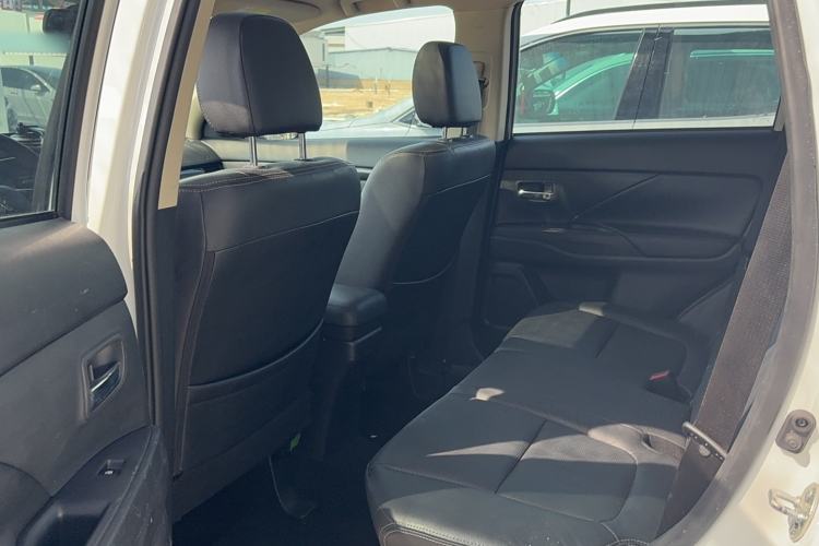 Used Mitsubishi Outlander 2017 2.0L Two-Wheel Drive Glory Edition 5 Seats