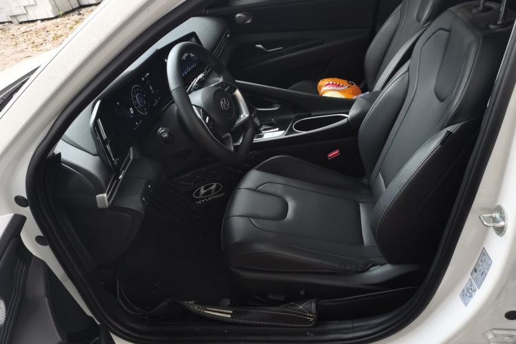 Used Hyundai Elantra 2022 1.5L CVT LUX Prestige Edition Left Front Seat