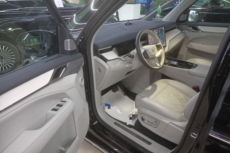 Used Volvo EM90 2025 Ultra Six-Seater
