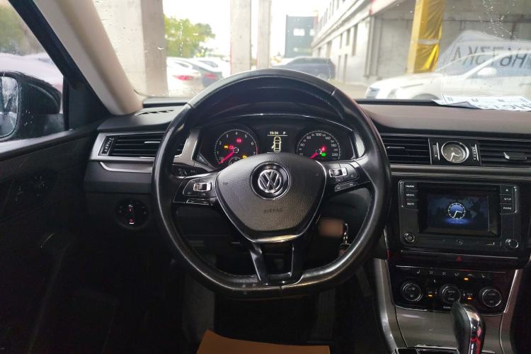 Used Volkswagen Passat 2016 330TSI DSG Luxury Edition Steering Wheel