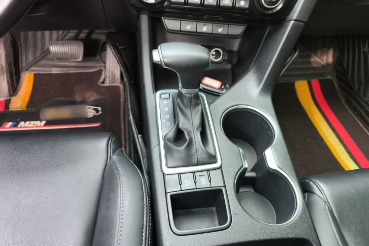 Used Kia KX5 2016 2.0L Automatic 2WD Premium Gear Lever