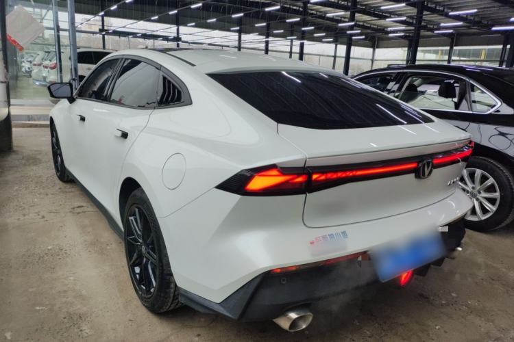 Used Changan UNI-V 2024 1.5T High-Energy Version
