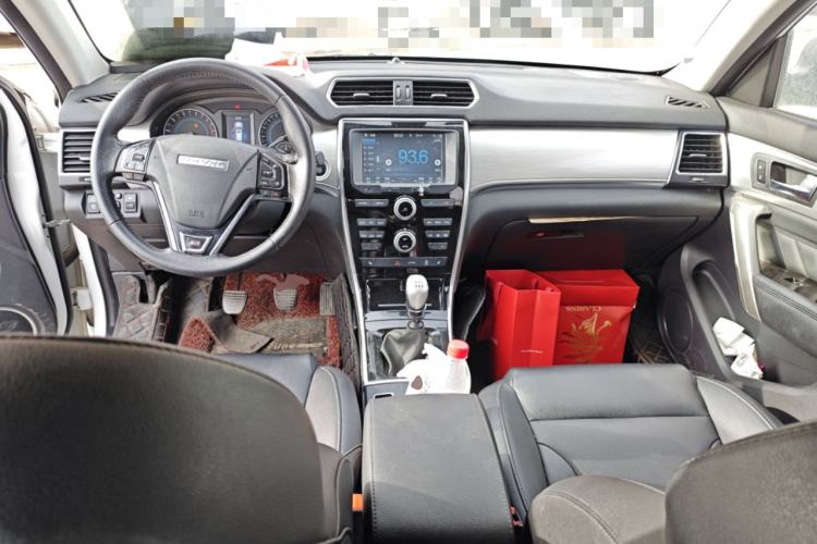 Used Haval H2 2016 Red-Label 1.5T Manual Two-Wheel Drive Luxury Model