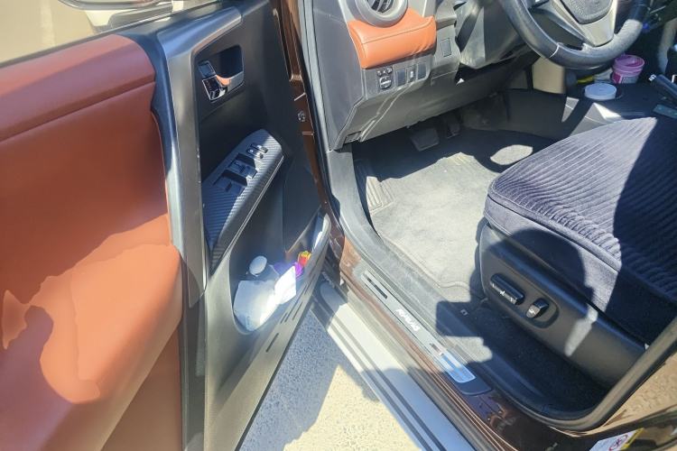 Used Toyota RAV4 2013 2.5L Automatic 4x4 Luxury Edition Driver Seat