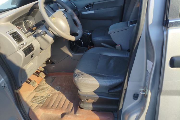 Used Dongfeng Shuaike 2011 1.6L Manual Luxury 7-Seater