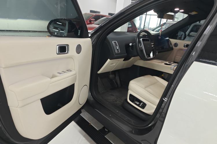 Used Li Auto L8 2023 Air model
