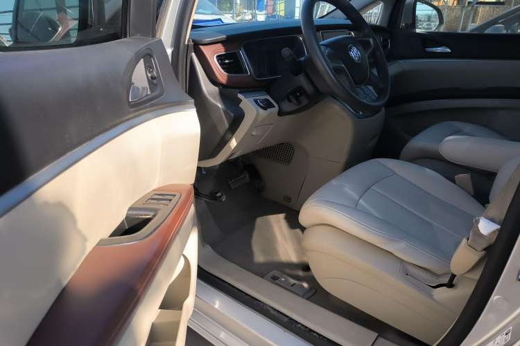 Used Buick GL8 2014 2.4L CT Luxury Business Comfort Edition
