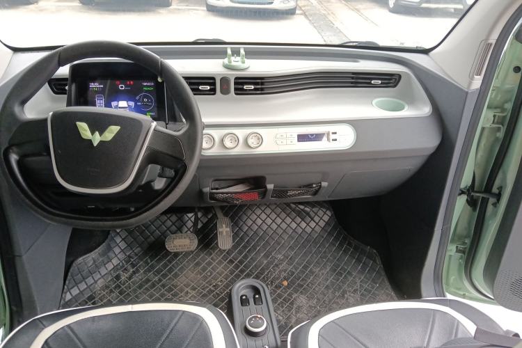 Used Wuling Hongguang MINIEV 2021 Macaron Fashion Model Lithium Iron Phosphate Center Console