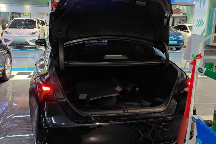 Used Toyota Avalon 2019 2.5L Ambition Version China VI Standard Trunk