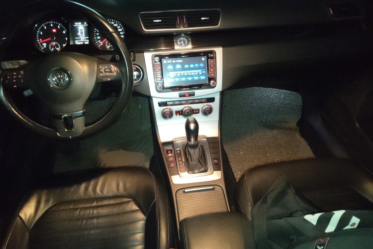 Used Volkswagen Magotan 2012 Revised 1.8TSI Luxury Version Center Console