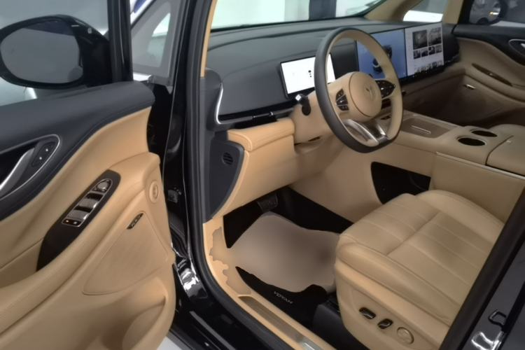 Used VOYAH Dream 2025 PHEV Four-Wheel Drive Excellence Kunpeng Edition Driver Seat