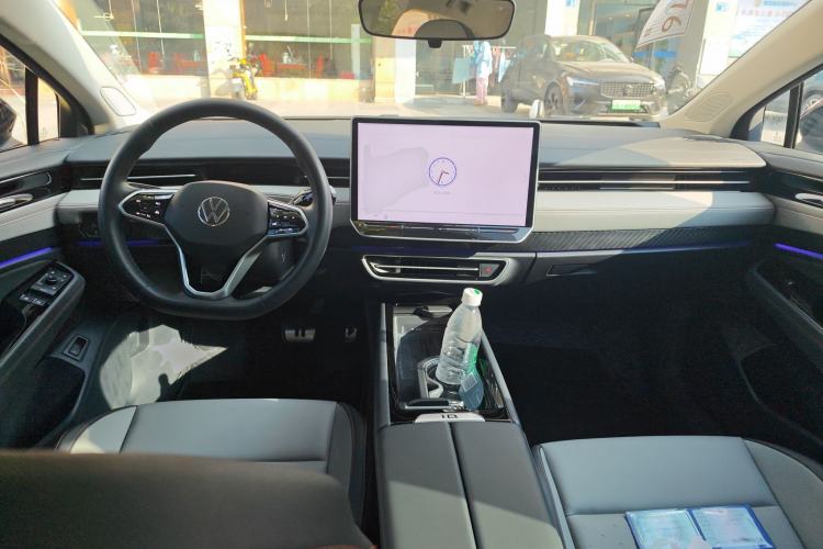 Used Volkswagen ID.7 VIZZION 2024 AIR model Center Console