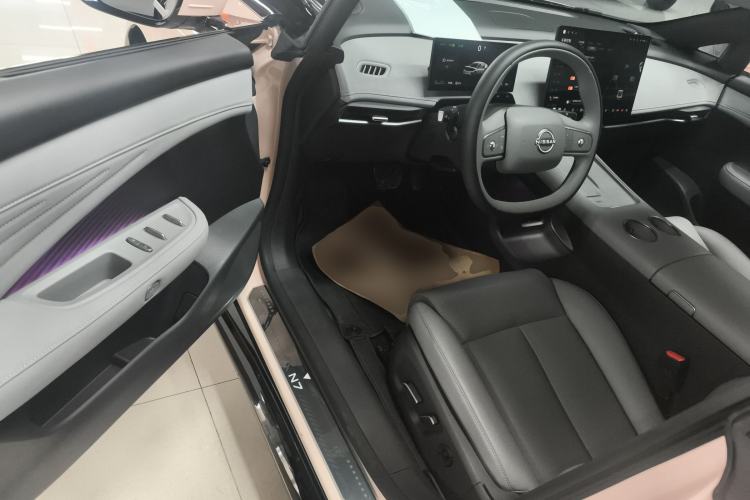 Used Nissan N7 2025 625 Max Interior 3