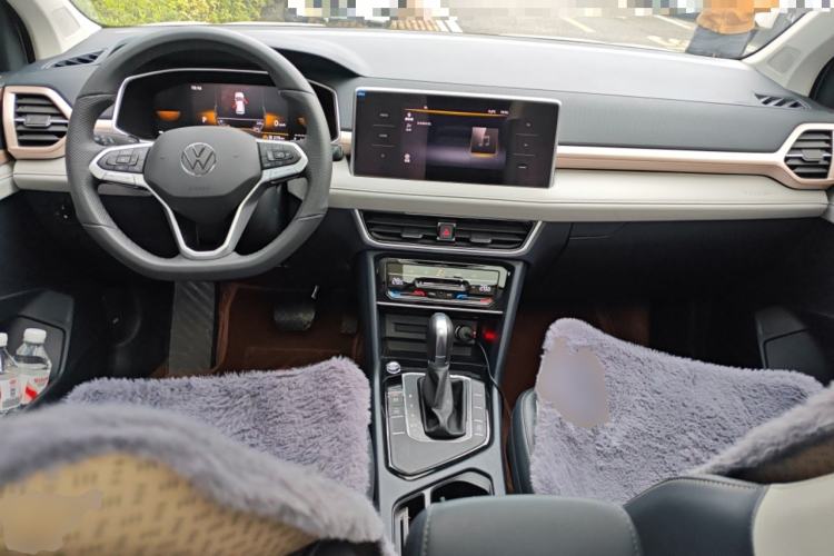 Used Volkswagen Tharu 2024 300TSI Two-Wheel-Drive Moonlight Edition Center Console