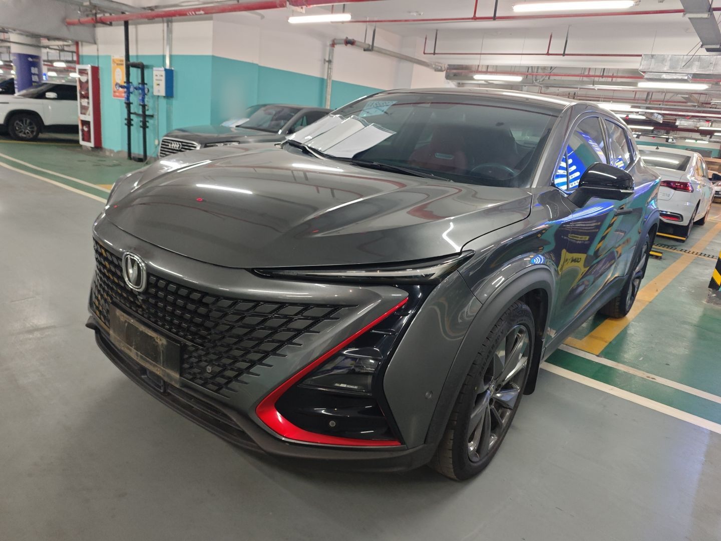 Под передней частью автомобиля