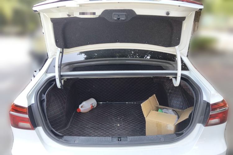 Used Roewe i6 2017 20T Automatic Internet Smart Edition
