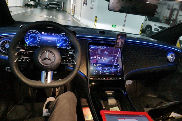 Used Mercedes-Benz EQE 2022 350 First Edition Special Version Center Console