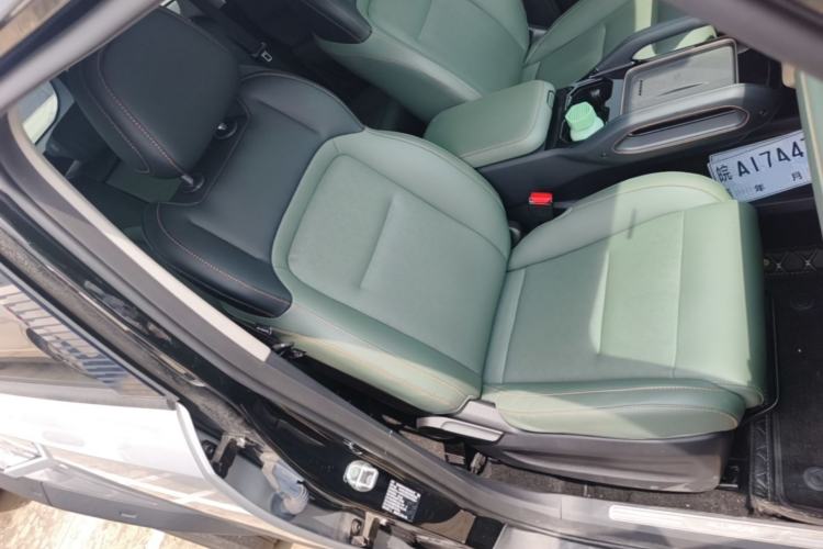 Used iCAR 03 2024 401km Two-Wheel Drive Standard Advanced Version Right Front Seat