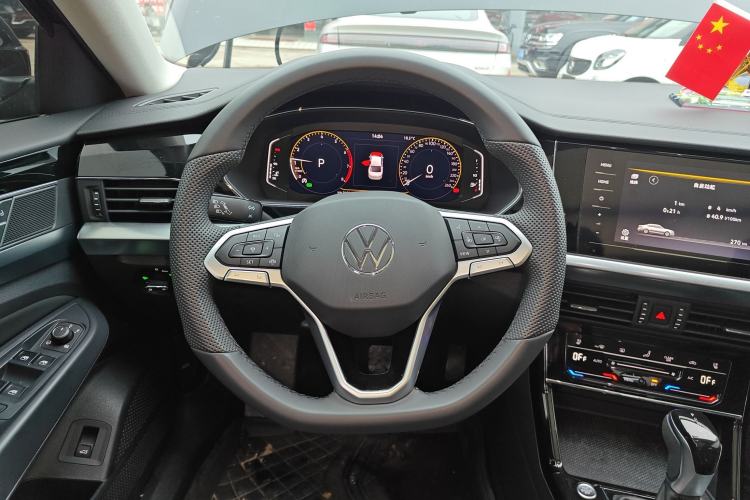 Used Volkswagen Passat 2025 Outstanding Model 380TSI Starry Dragon Edition Steering Wheel