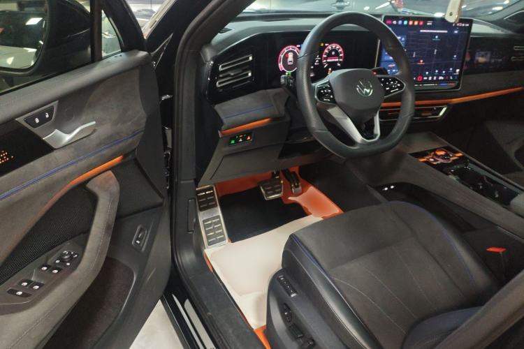 Used Volkswagen Tiguan L 2024 PRO 330TSI Two-Wheel Drive R-Line Prestige Edition