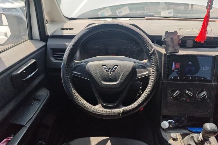 Used Wuling Hongguang PLUS 2019 1.5T Manual Standard Version 7 Seats Steering Wheel