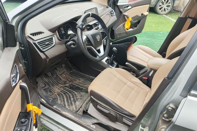 Used Baojun 310W 2017 1.5L Manual Fashion Model China V