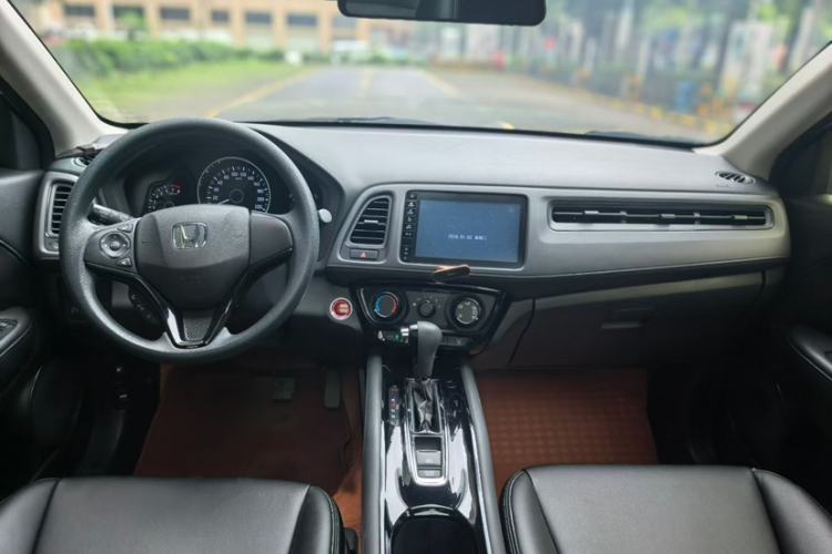 Used Honda Vezel 2019 1.5L CVT Luxury Model China V Interior 4