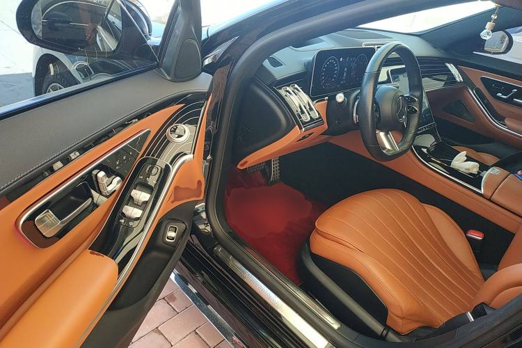 Used Mercedes-Benz S-Class 2022 S 450 L 4MATIC Interior 3