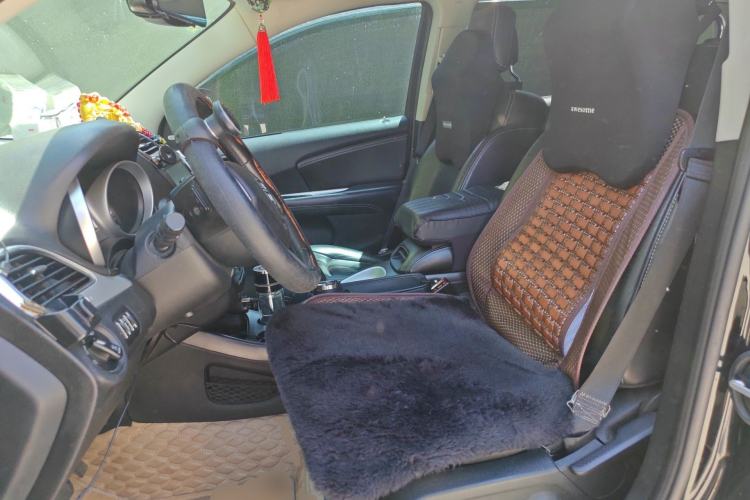 Used Dodge Journey 2013 2.4L Two-Wheel Drive Luxury Version Left Front Seat