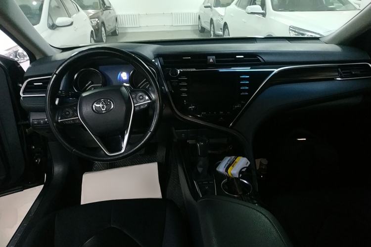 Used Toyota Camry 2018 2.5G Luxury Edition Center Console