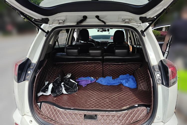 Used Toyota RAV4 2019 2.0L CVT Two-Wheel Drive Luxury Version China VI Standard