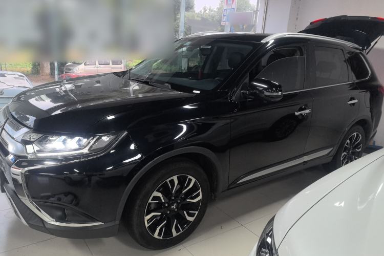 Used Mitsubishi Outlander 2020 2.4L 4x4 Zhi Xiang Edition 7-Seater