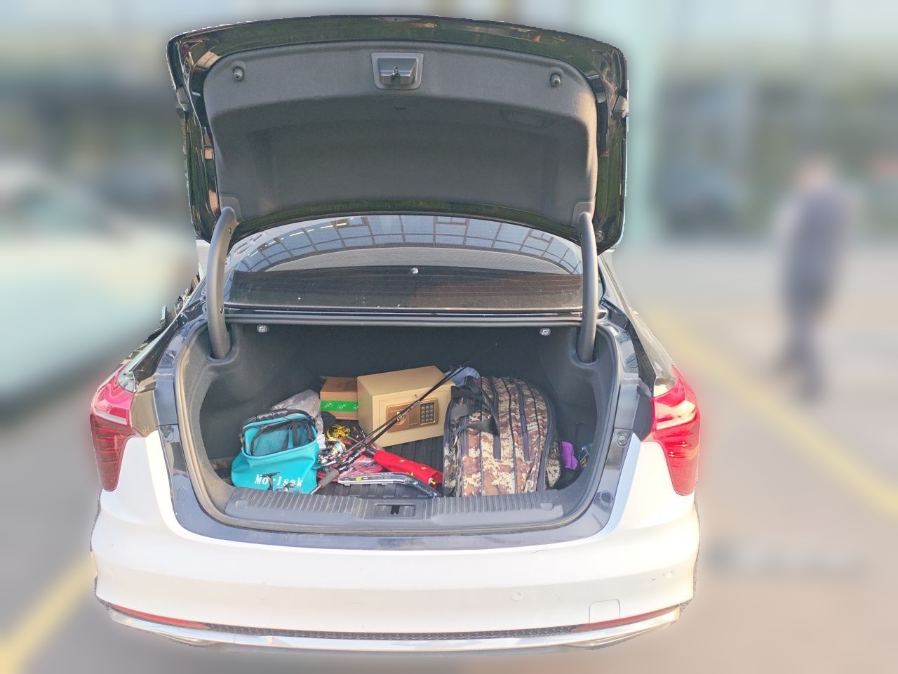 Hongqi H5 2023 2.0T Automatic Smart Connect Flagship Edition - Chinese Trim Chang — снимка 16