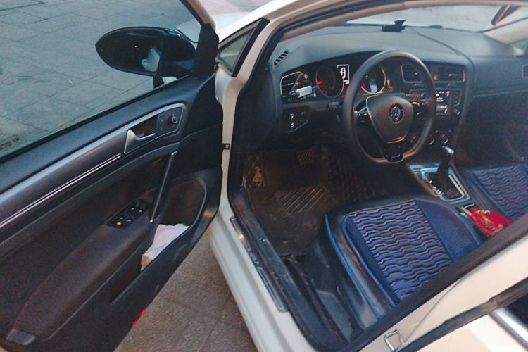 Used Volkswagen Golf 2017 1.6L Automatic Comfort Million-Vehicle Anniversary Edition
