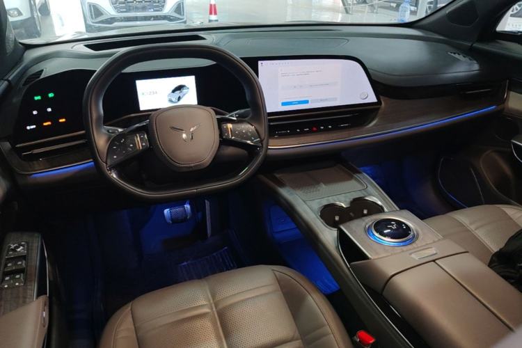 Used Hongqi Tiangong 08 2025 680 Ultra Four-Wheel-Drive Version Center Console