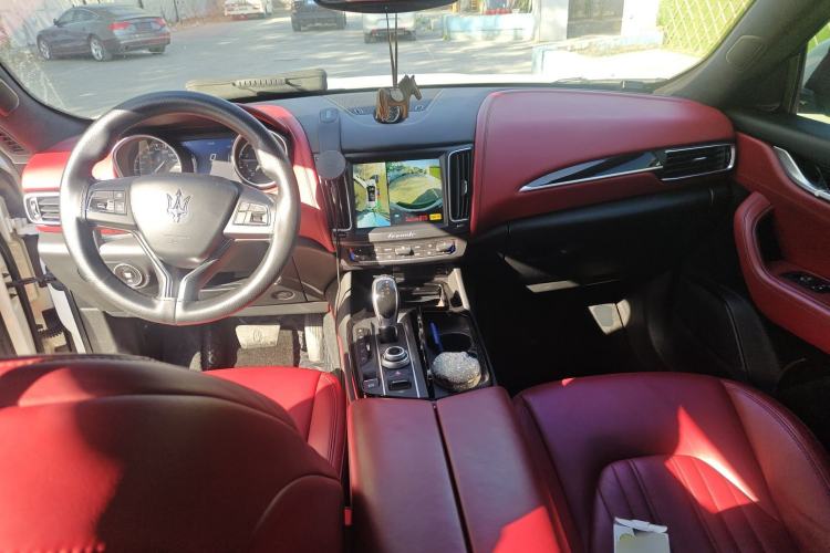 Used Maserati Levante 2018 3.0T Standard Edition Center Console