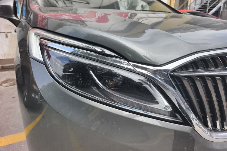 Used Buick GL8 2017 ES 28T Flagship Model China V Standard Right Front Headlight