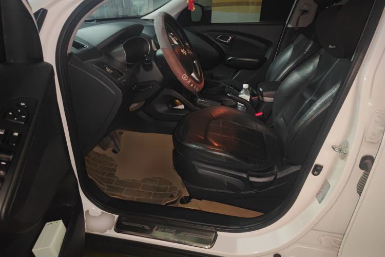 Used Hyundai ix35 2010 2.0L Automatic Two-Wheel Drive Elite Edition GLS Left Front Seat