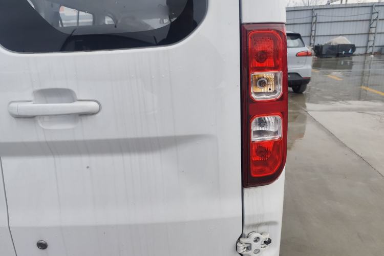 Used Wuling Yangguang 2024 300KM Comfort Version Passenger Van 75kW
