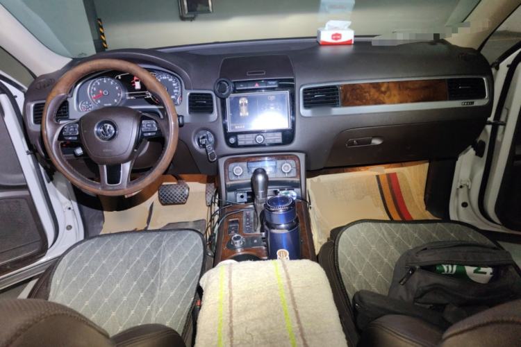 Used Volkswagen Touareg 2015 3.0 TSI Comfort Model Center Console