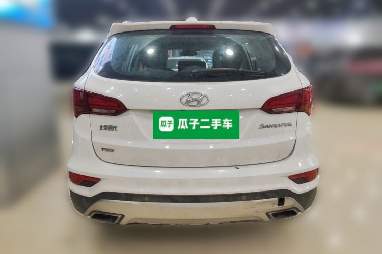 Used Hyundai Santa Fe 2017 2.0T Automatic Two-Wheel Drive Smart Version 7 Seats