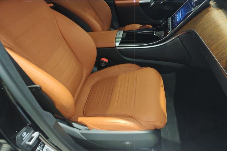 Used Mercedes-Benz GLC 2025 Refreshed GLC 300 L 4MATIC Dynamic Version 5 Seats Right Front Seat