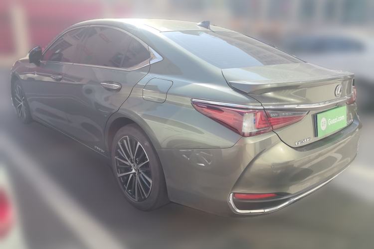 Used Lexus ES 2021 300h Deluxe Edition
