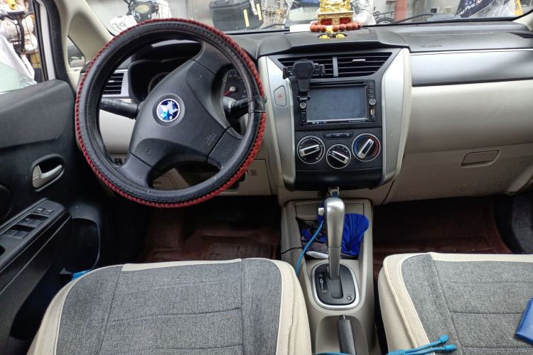 Used Venucia R50 2015 1.6L Automatic Fashion Edition
