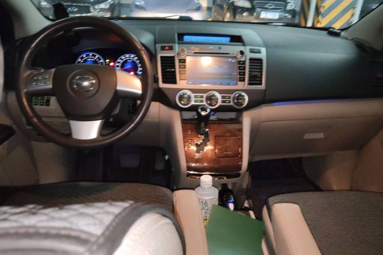 Used Mazda 8 2013 2.5L Ultimate Edition Center Console