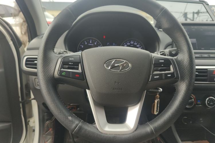 Used Hyundai Celesta 2017 1.6L Automatic Enjoyment Version GLS
