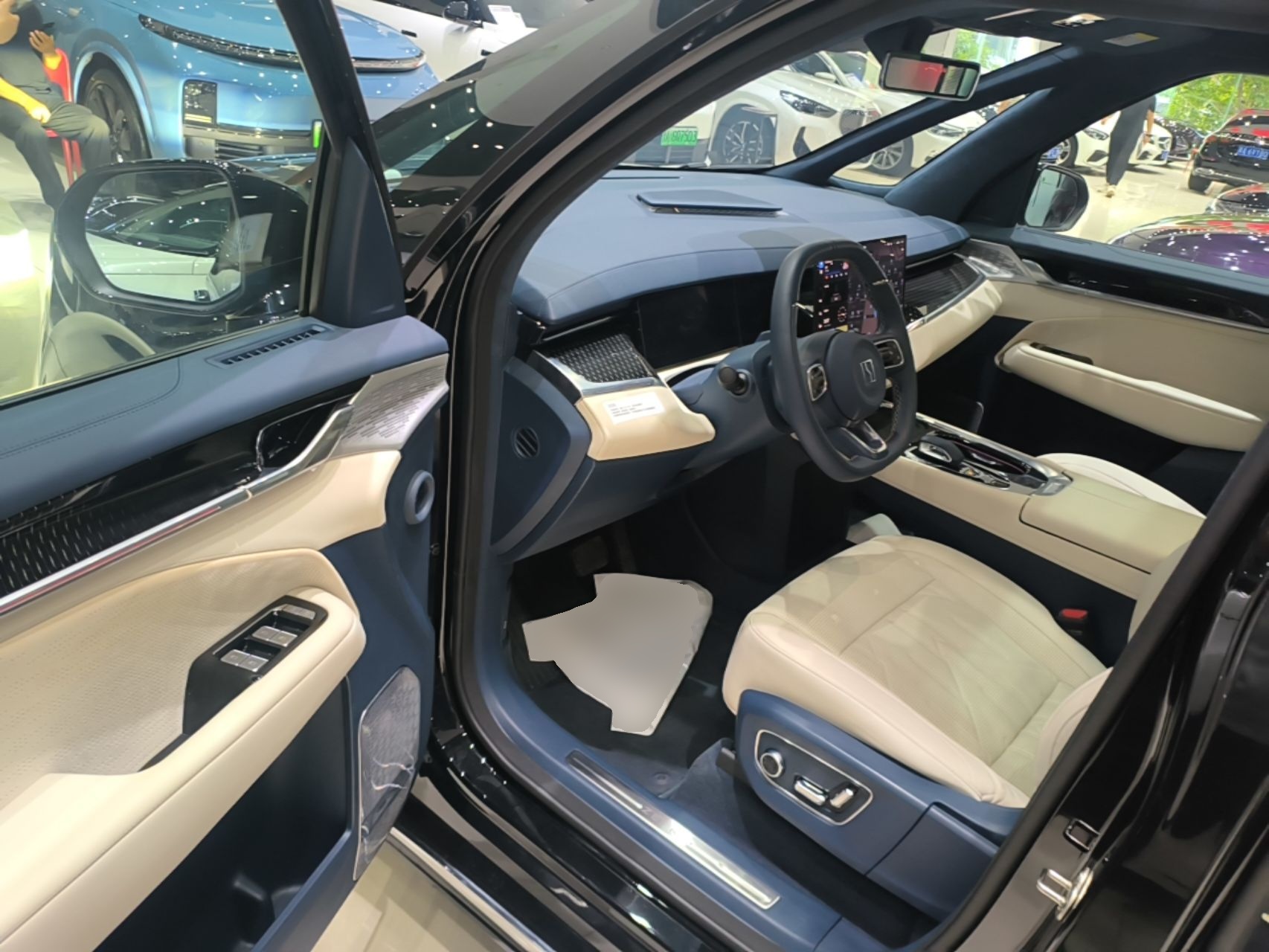 Zeekr 009 2024 7-Seater Walk-Through Version Four-Wheel Drive 108 kWh — снимка 18