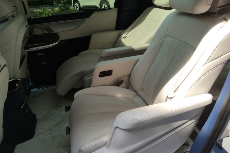 Used Buick GL8 New Energy 2024 Lu Zun Luxury Edition 6-Seater Left Rear Seat